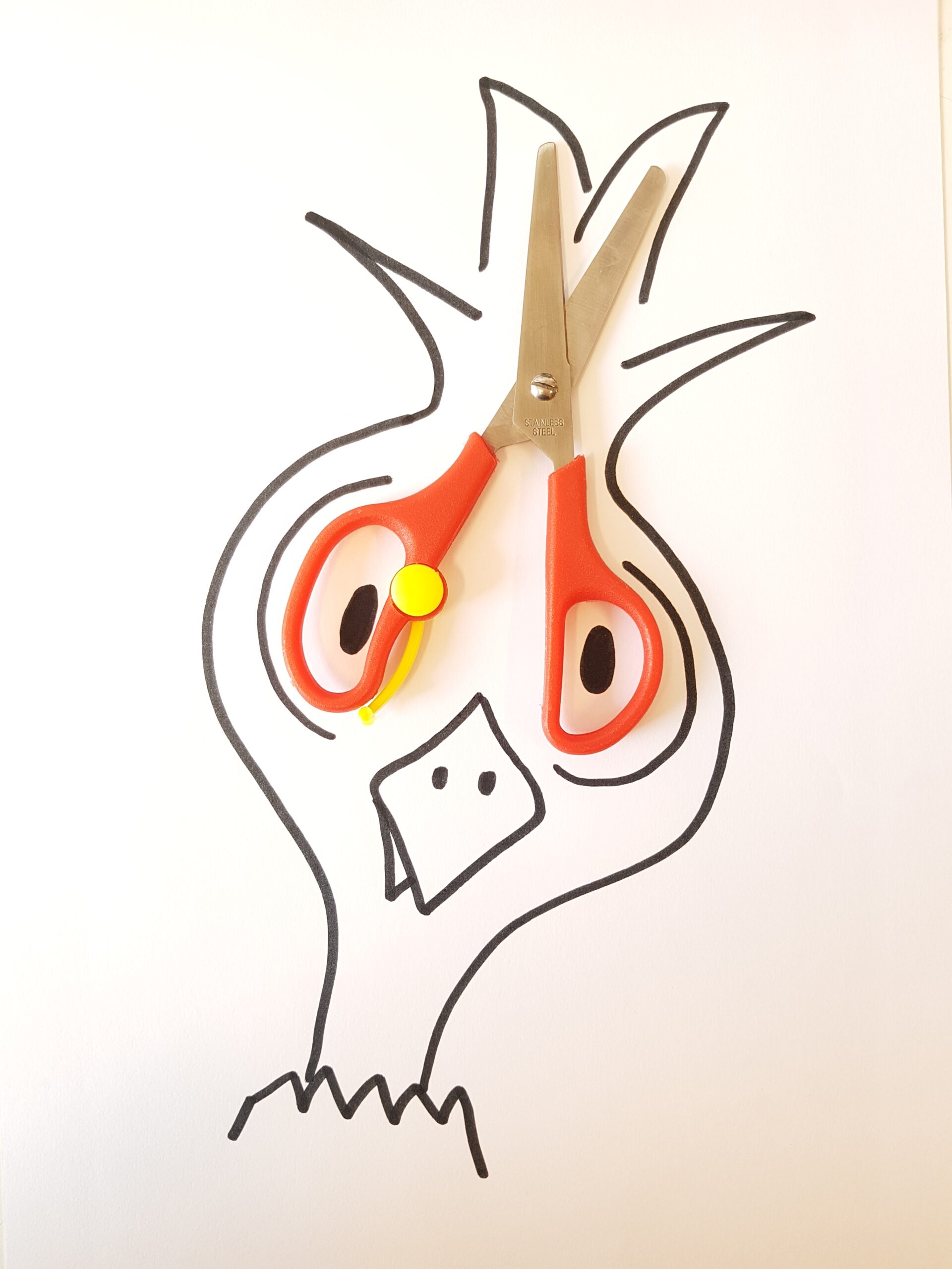 een tekening van een gekke vogel met ogen van de handvaten van een schaar